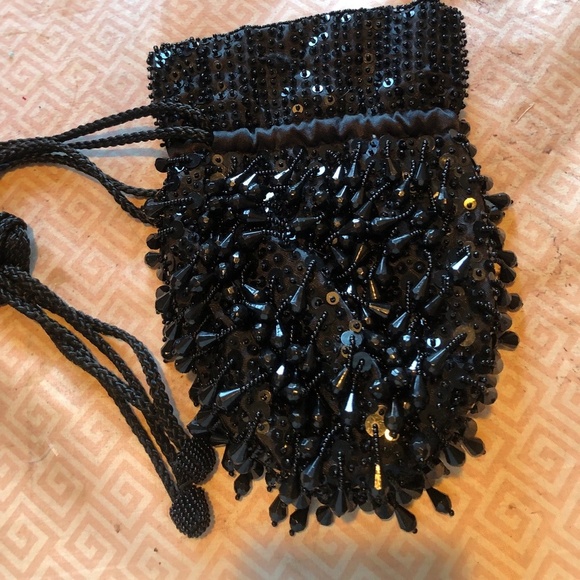 Fun little beaded and sequined black pouch with sling. New or like new - Picture 1 of 6